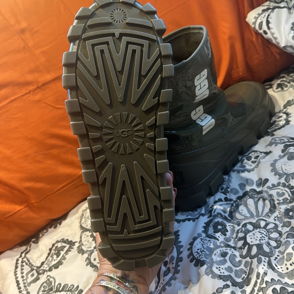 Classic Brellah Mini Boot - Picture 3 of 5